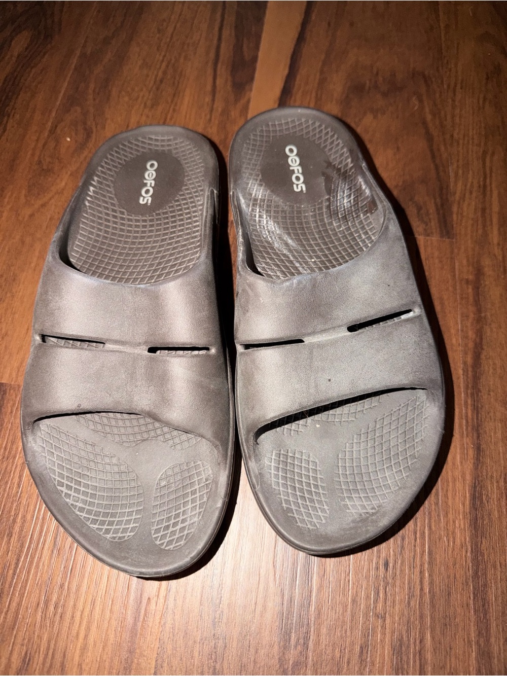 OOFOS Men's Gray Comfort Recovery Slides